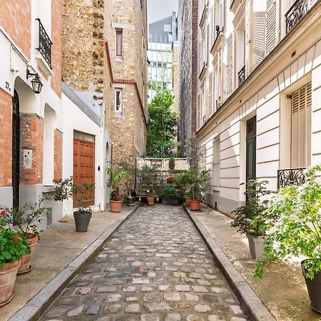 Proche Tour Eiffel Paříž