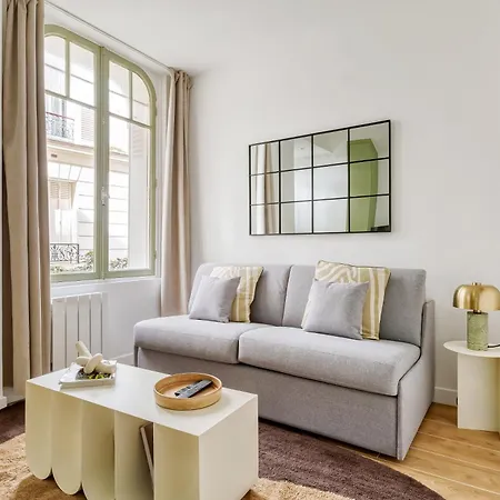 Proche Tour Eiffel Paříž